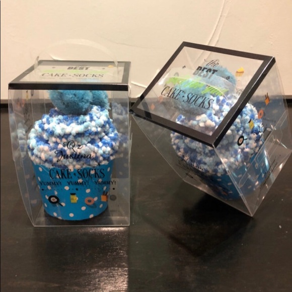 Pom Pom Cupcake Socks - Picture 5 of 8